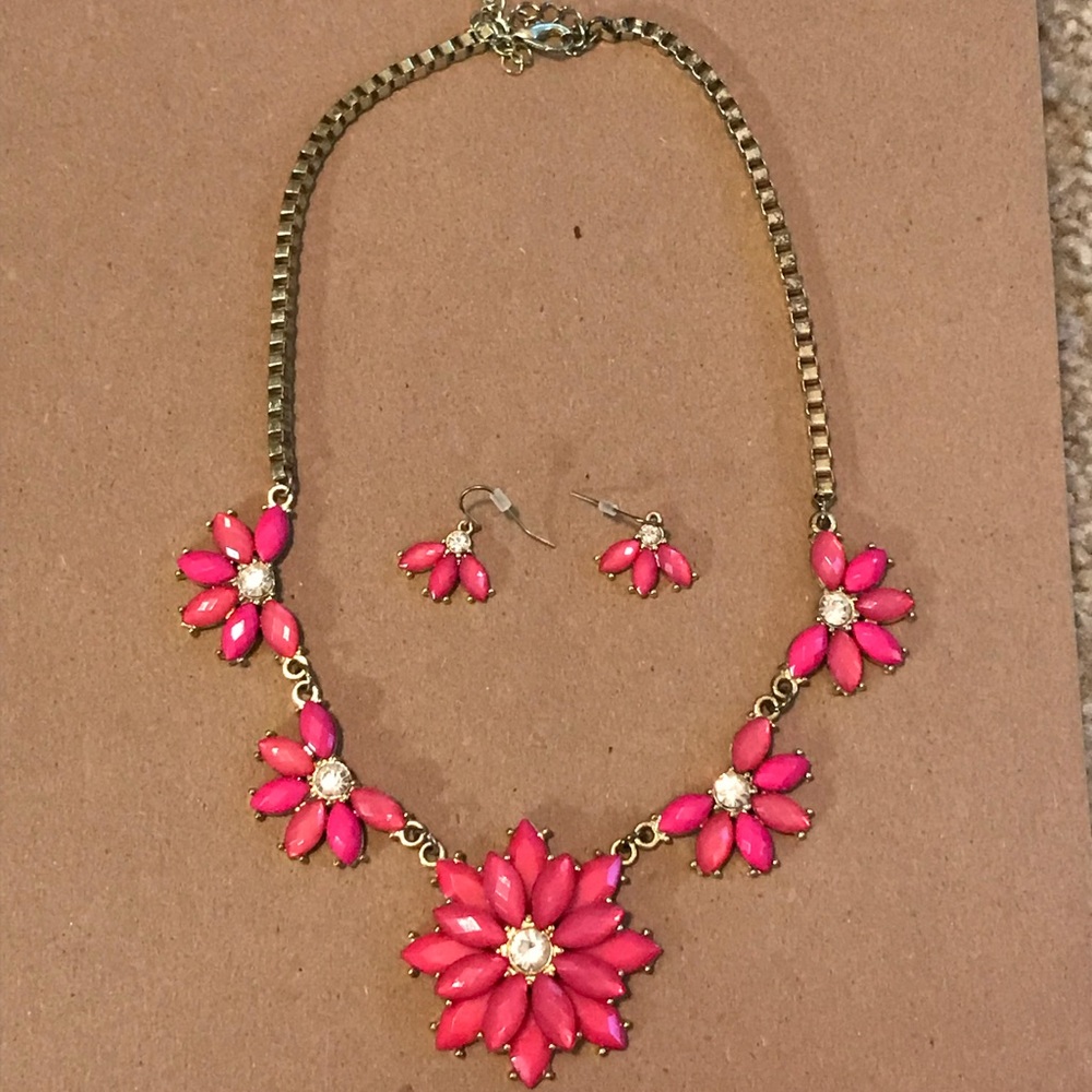 Pink flower necklace and earring set.